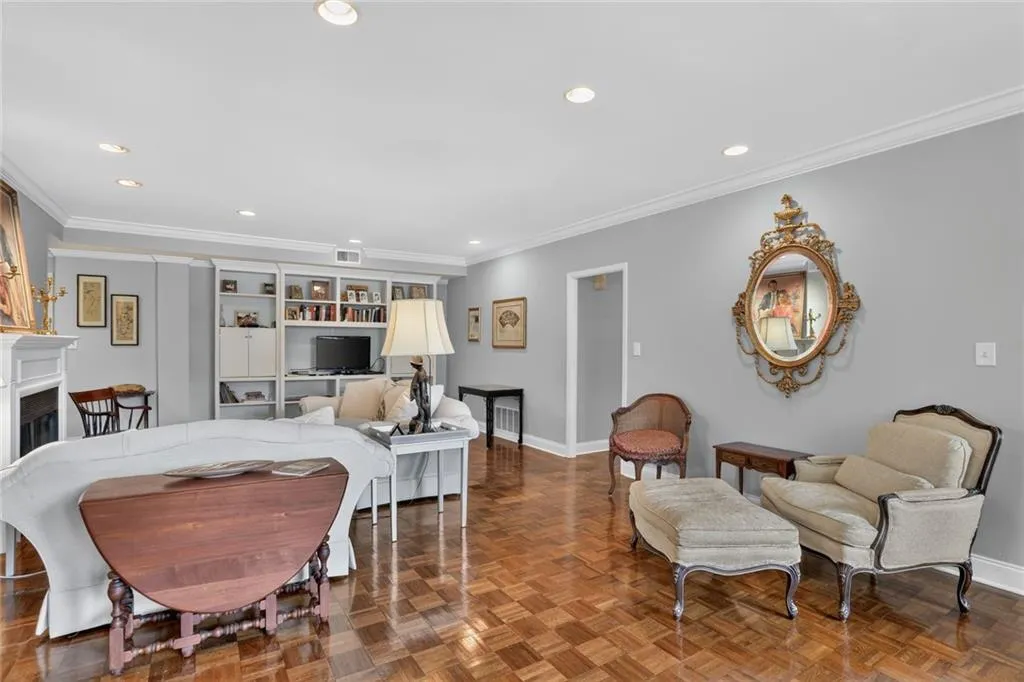 2734 Peachtree Road Nw Unit A201, Atlanta, Georgia 30305, 2 Bedrooms Bedrooms, 0 ,2 BathroomsBathrooms,Residential,For Sale,2734 Peachtree Road Nw Unit A201,7815075