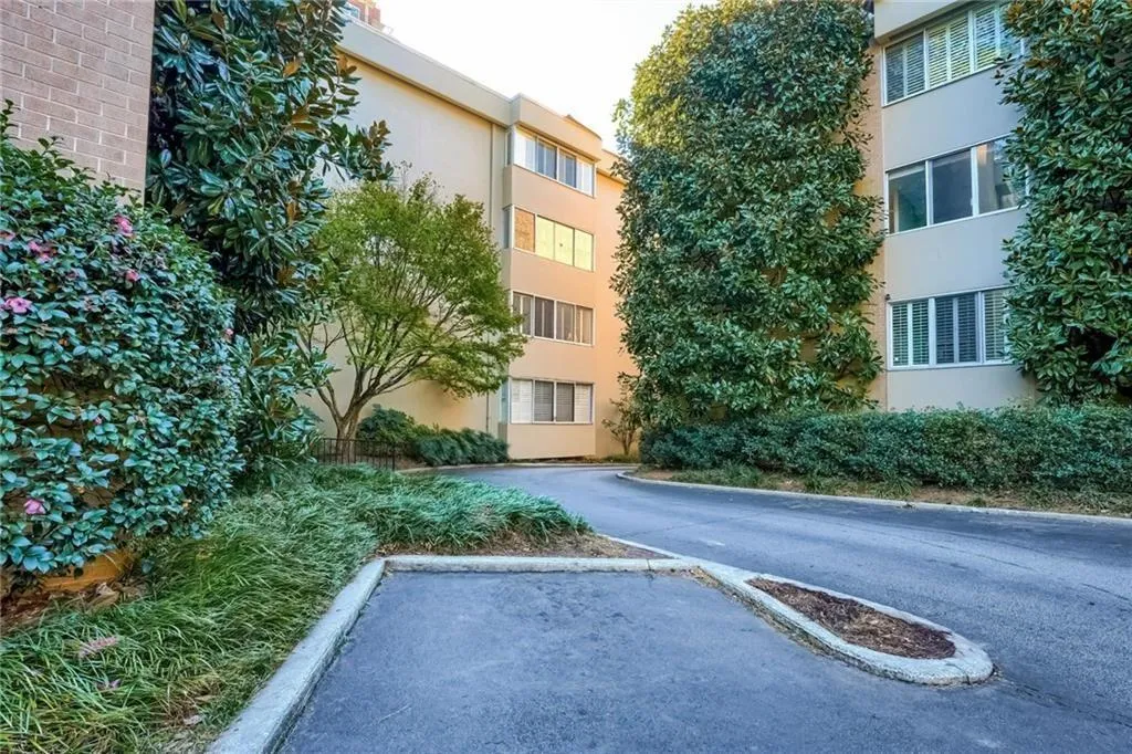 2734 Peachtree Road Nw Unit A201, Atlanta, Georgia 30305, 2 Bedrooms Bedrooms, 0 ,2 BathroomsBathrooms,Residential,For Sale,2734 Peachtree Road Nw Unit A201,7815075