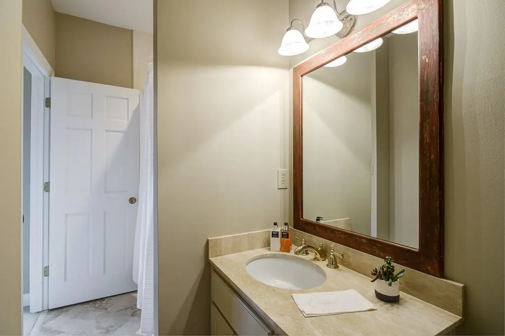 5520 Errol Place, Sandy Springs, Georgia 30327, 4 Bedrooms Bedrooms, ,3 BathroomsBathrooms,Residential,Sold,5520 Errol Place,6054722