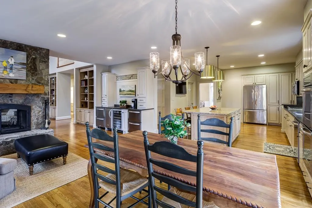 5520 Errol Place, Sandy Springs, Georgia 30327, 4 Bedrooms Bedrooms, ,3 BathroomsBathrooms,Residential,Sold,5520 Errol Place,6054722