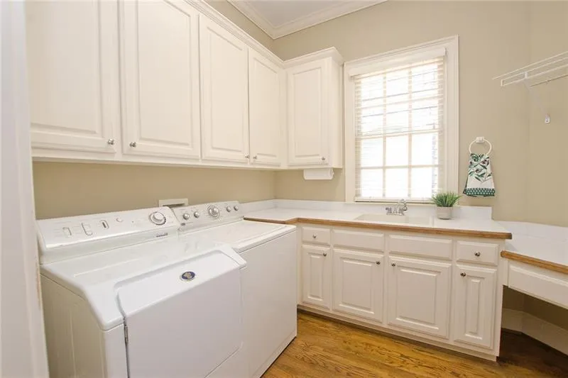 455 Winfield Glen Court, Sandy Springs, Georgia 30342, 4 Bedrooms Bedrooms, ,3 BathroomsBathrooms,Residential,Sold,455 Winfield Glen Court,7113944