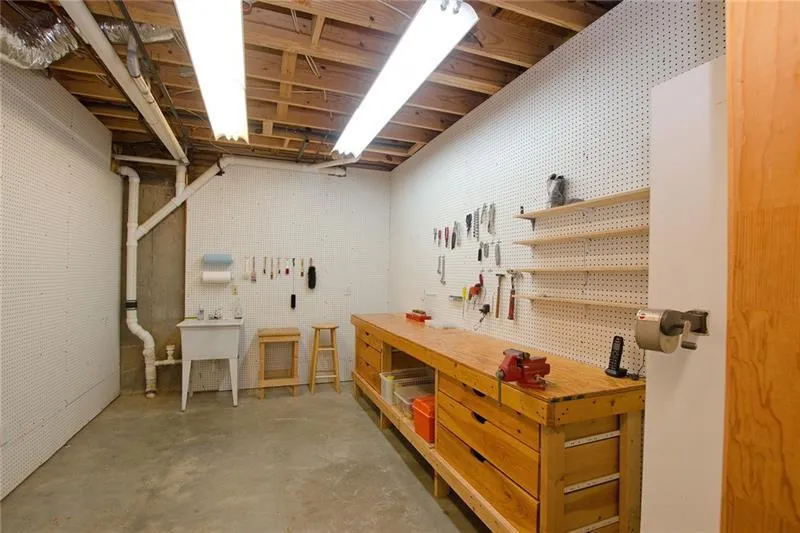 455 Winfield Glen Court, Sandy Springs, Georgia 30342, 4 Bedrooms Bedrooms, ,3 BathroomsBathrooms,Residential,Sold,455 Winfield Glen Court,7113944