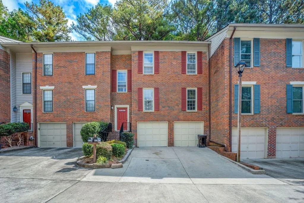 605 Brandywine Circle, Sandy Springs, Georgia 30350, 3 Bedrooms Bedrooms, ,2 BathroomsBathrooms,Residential,Sold,605 Brandywine Circle,7129100