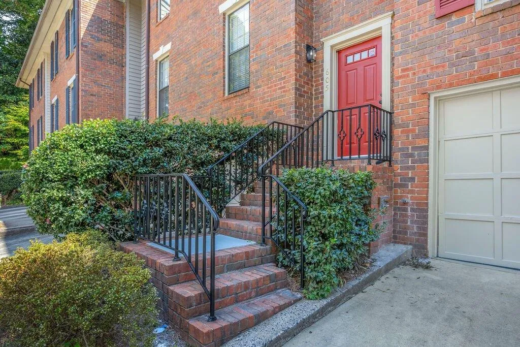 605 Brandywine Circle, Sandy Springs, Georgia 30350, 3 Bedrooms Bedrooms, ,2 BathroomsBathrooms,Residential,Sold,605 Brandywine Circle,7129100