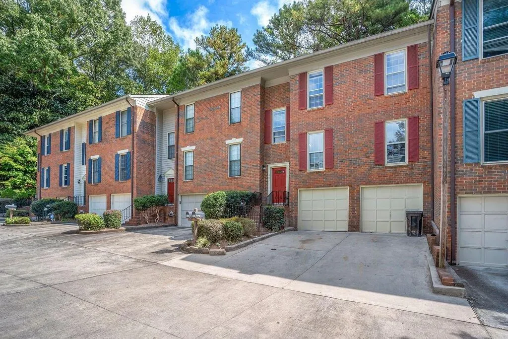 605 Brandywine Circle, Sandy Springs, Georgia 30350, 3 Bedrooms Bedrooms, ,2 BathroomsBathrooms,Residential,Sold,605 Brandywine Circle,7129100