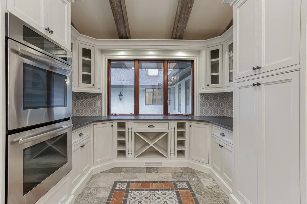 425 Mount Vernon Highway, Sandy Springs, Georgia 30327, 5 Bedrooms Bedrooms, ,4 BathroomsBathrooms,Residential,Sold,425 Mount Vernon Highway,6681600