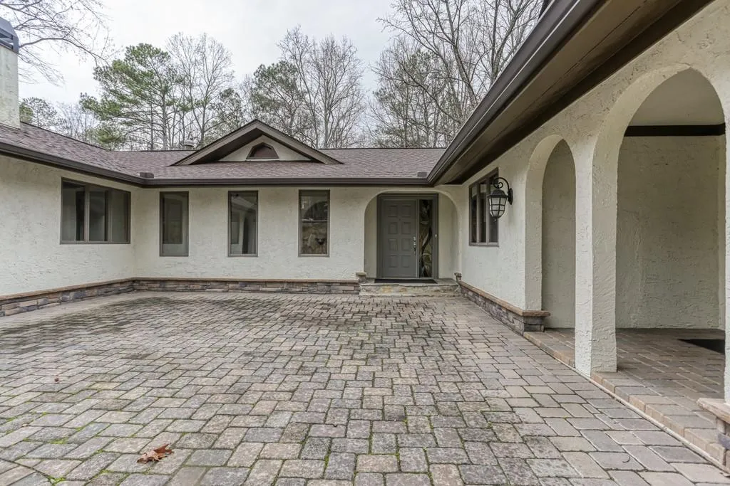 425 Mount Vernon Highway, Sandy Springs, Georgia 30327, 5 Bedrooms Bedrooms, ,4 BathroomsBathrooms,Residential,Sold,425 Mount Vernon Highway,6681600