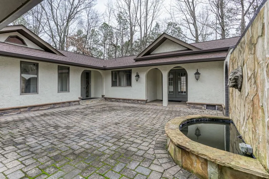 425 Mount Vernon Highway, Sandy Springs, Georgia 30327, 5 Bedrooms Bedrooms, ,4 BathroomsBathrooms,Residential,Sold,425 Mount Vernon Highway,6681600