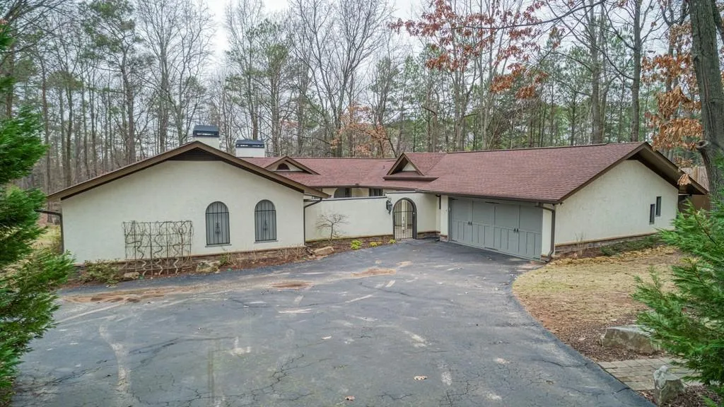 425 Mount Vernon Highway, Sandy Springs, Georgia 30327, 5 Bedrooms Bedrooms, ,4 BathroomsBathrooms,Residential,Sold,425 Mount Vernon Highway,6681600