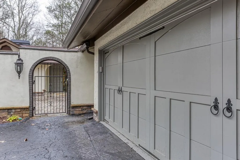 425 Mount Vernon Highway, Sandy Springs, Georgia 30327, 5 Bedrooms Bedrooms, ,4 BathroomsBathrooms,Residential,Sold,425 Mount Vernon Highway,6681600