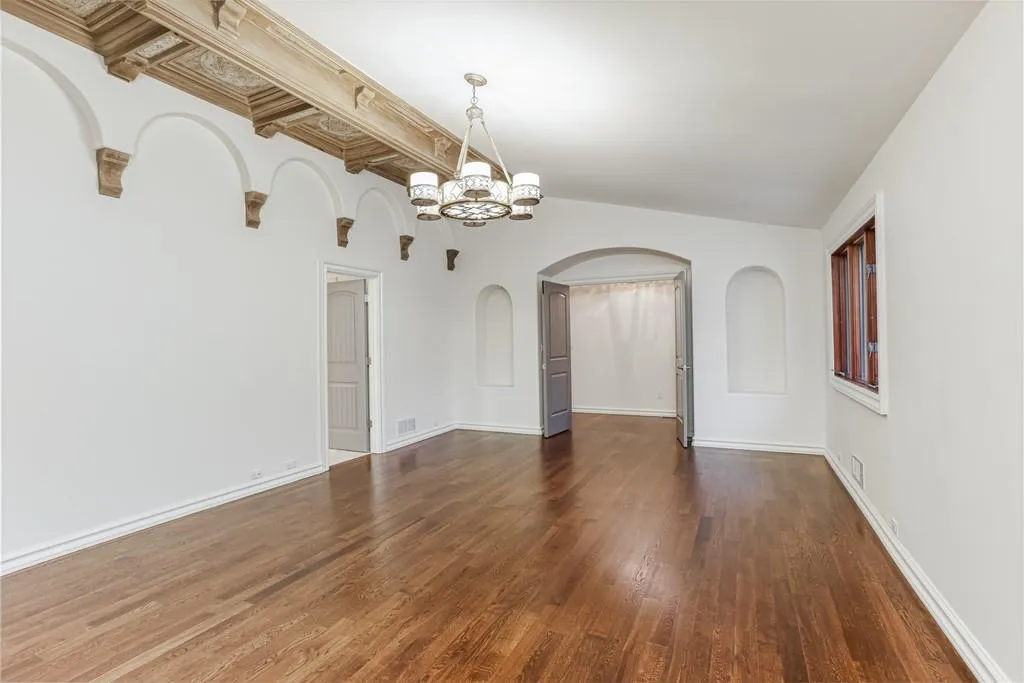 425 Mount Vernon Highway, Sandy Springs, Georgia 30327, 5 Bedrooms Bedrooms, ,4 BathroomsBathrooms,Residential,Sold,425 Mount Vernon Highway,6681600