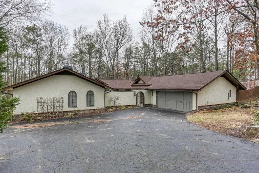 425 Mount Vernon Highway, Sandy Springs, Georgia 30327, 5 Bedrooms Bedrooms, ,4 BathroomsBathrooms,Residential,Sold,425 Mount Vernon Highway,6681600