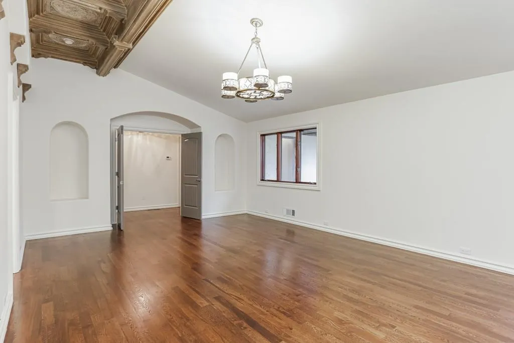 425 Mount Vernon Highway, Sandy Springs, Georgia 30327, 5 Bedrooms Bedrooms, ,4 BathroomsBathrooms,Residential,Sold,425 Mount Vernon Highway,6681600