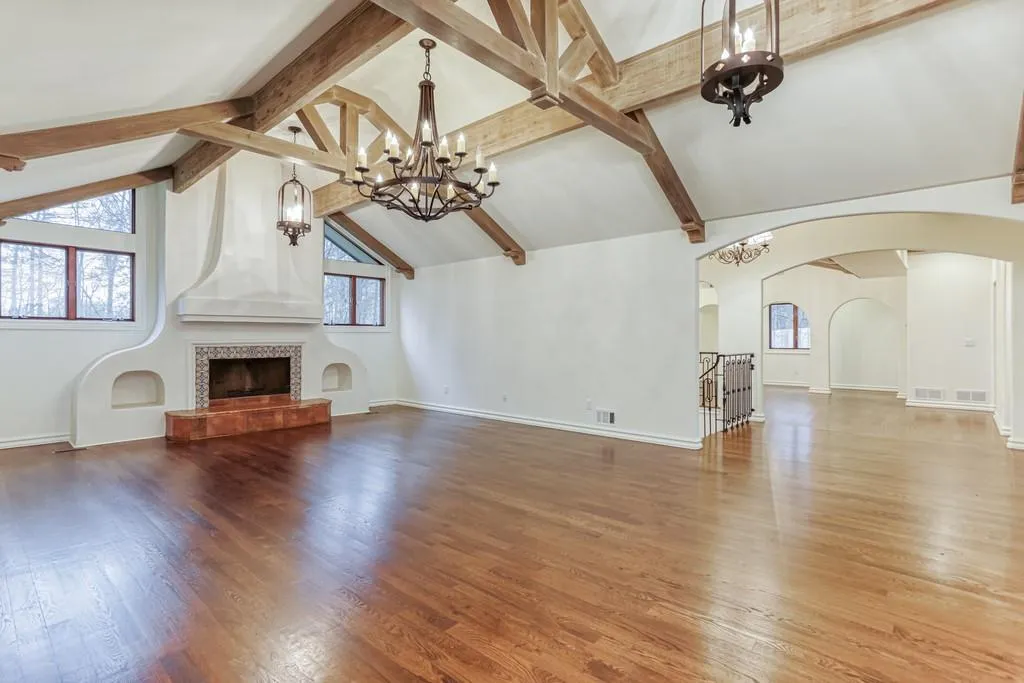 425 Mount Vernon Highway, Sandy Springs, Georgia 30327, 5 Bedrooms Bedrooms, ,4 BathroomsBathrooms,Residential,Sold,425 Mount Vernon Highway,6681600