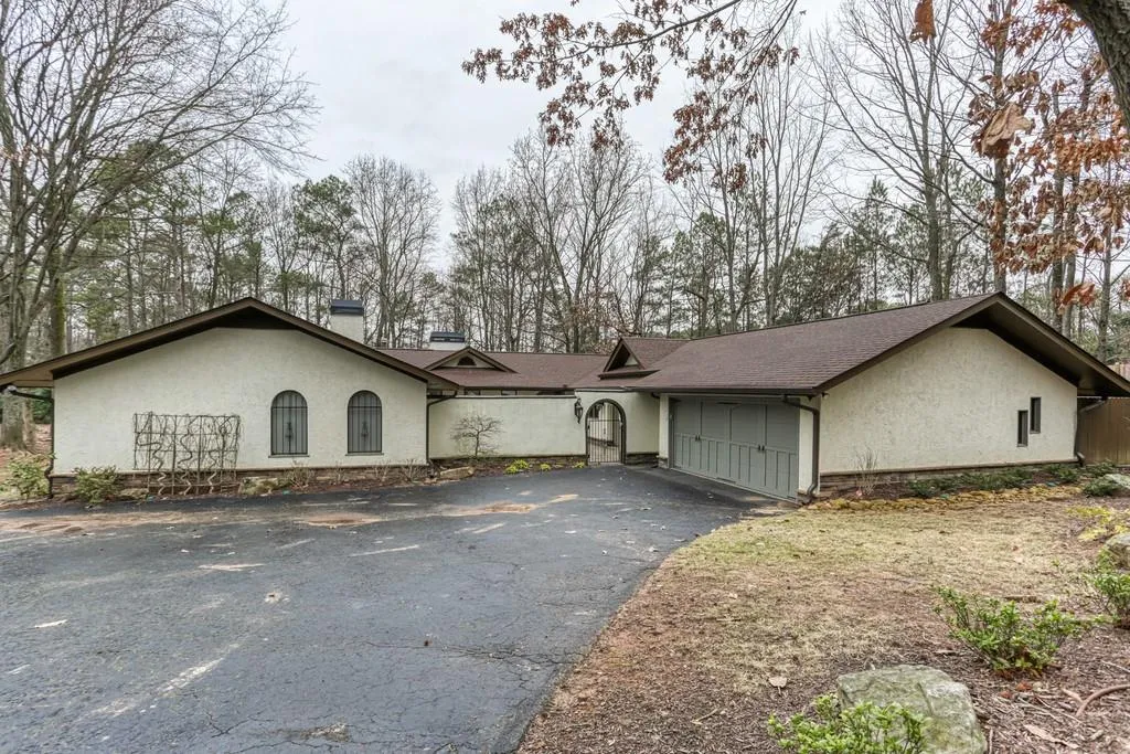 425 Mount Vernon Highway, Sandy Springs, Georgia 30327, 5 Bedrooms Bedrooms, ,4 BathroomsBathrooms,Residential,Sold,425 Mount Vernon Highway,6681600