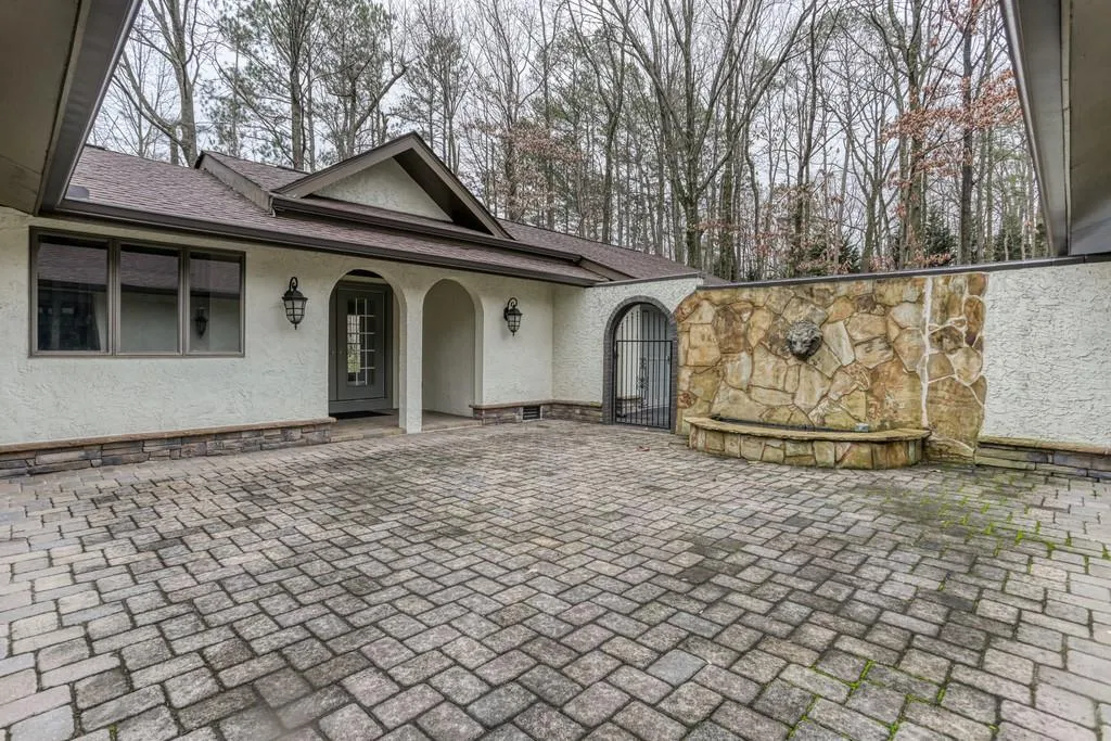 425 Mount Vernon Highway, Sandy Springs, Georgia 30327, 5 Bedrooms Bedrooms, ,4 BathroomsBathrooms,Residential,Sold,425 Mount Vernon Highway,6681600