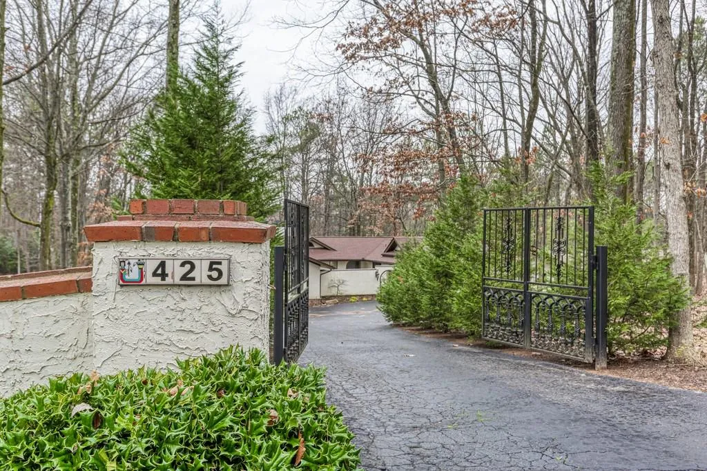 425 Mount Vernon Highway, Sandy Springs, Georgia 30327, 5 Bedrooms Bedrooms, ,4 BathroomsBathrooms,Residential,Sold,425 Mount Vernon Highway,6681600