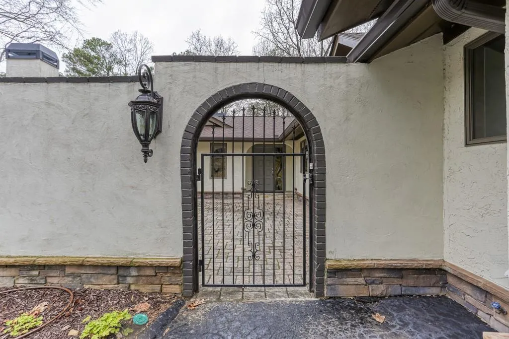 425 Mount Vernon Highway, Sandy Springs, Georgia 30327, 5 Bedrooms Bedrooms, ,4 BathroomsBathrooms,Residential,Sold,425 Mount Vernon Highway,6681600