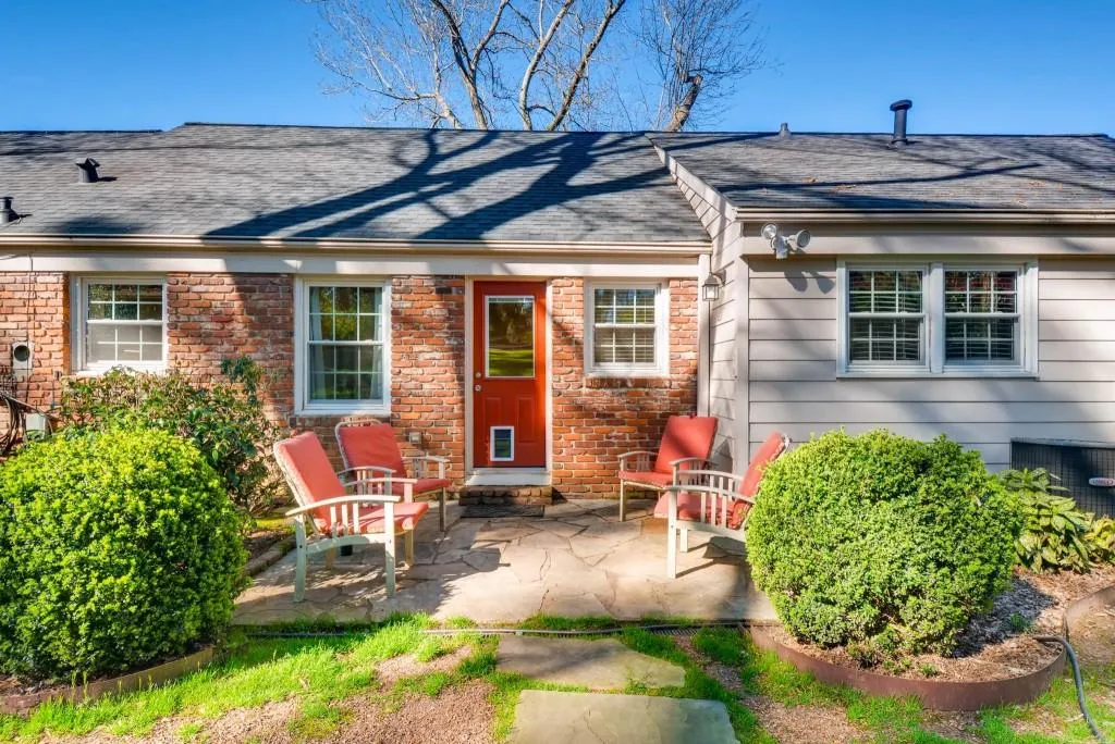 125 Chaseland Road, Sandy Springs, Georgia 30328, 3 Bedrooms Bedrooms, ,2 BathroomsBathrooms,Residential,Sold,125 Chaseland Road,5973353