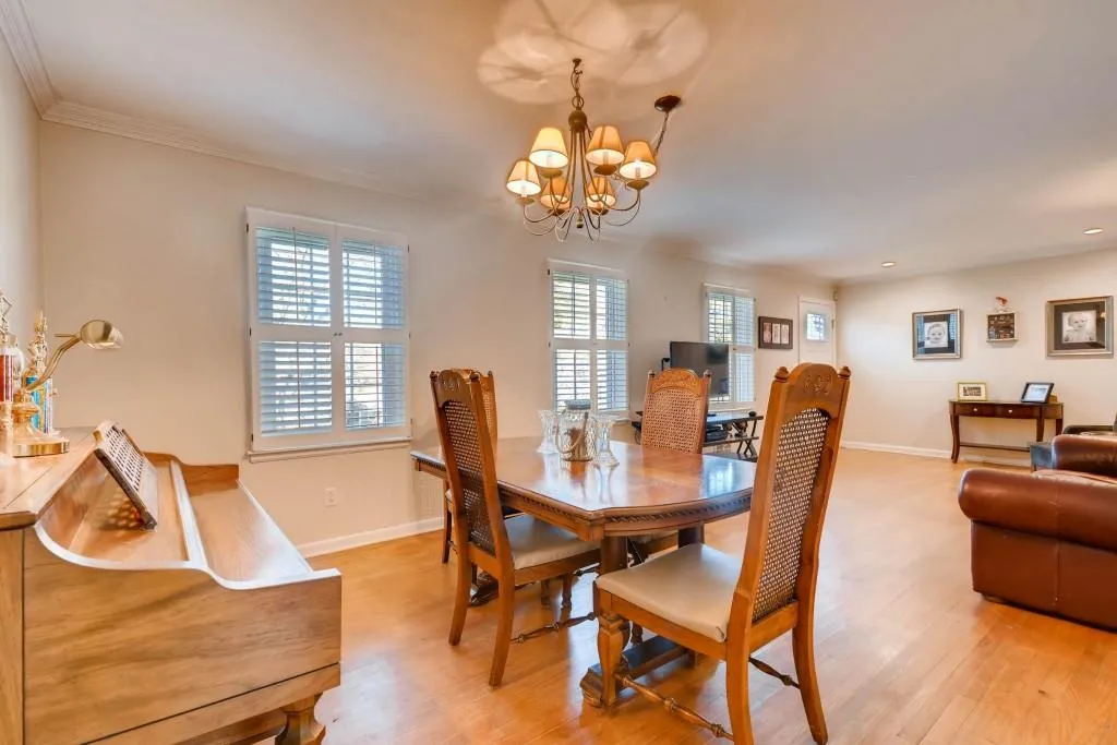 125 Chaseland Road, Sandy Springs, Georgia 30328, 3 Bedrooms Bedrooms, ,2 BathroomsBathrooms,Residential,Sold,125 Chaseland Road,5973353