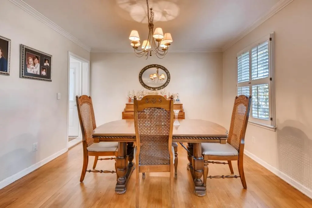 125 Chaseland Road, Sandy Springs, Georgia 30328, 3 Bedrooms Bedrooms, ,2 BathroomsBathrooms,Residential,Sold,125 Chaseland Road,5973353