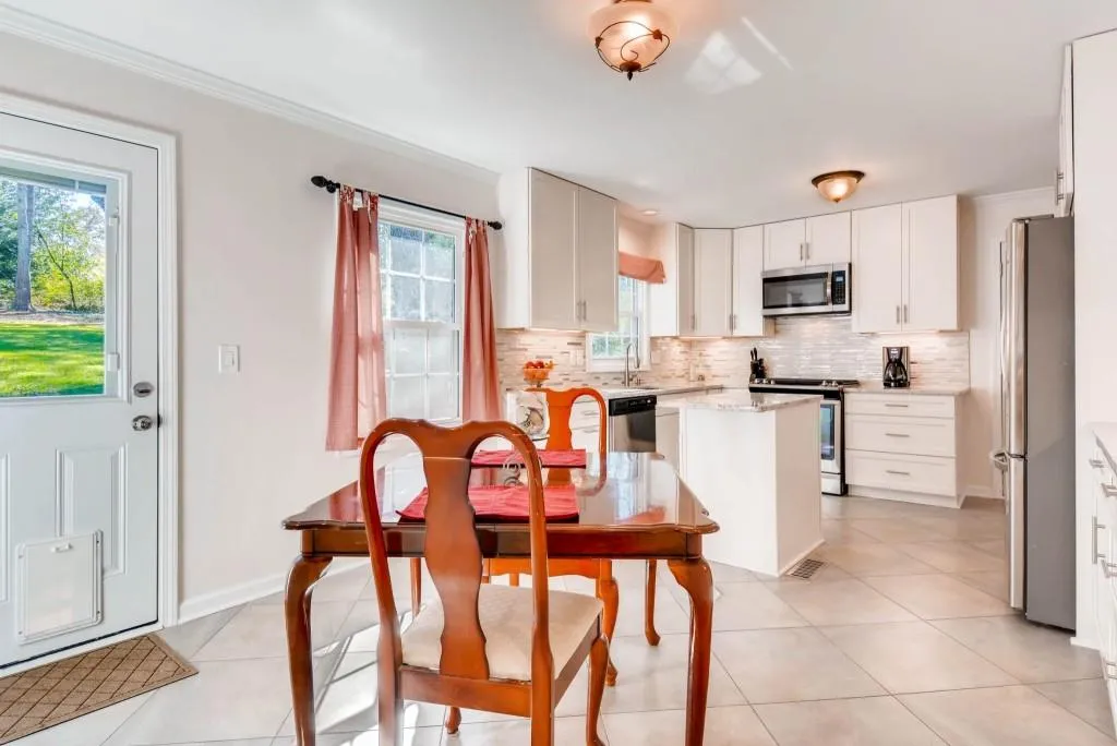 125 Chaseland Road, Sandy Springs, Georgia 30328, 3 Bedrooms Bedrooms, ,2 BathroomsBathrooms,Residential,Sold,125 Chaseland Road,5973353