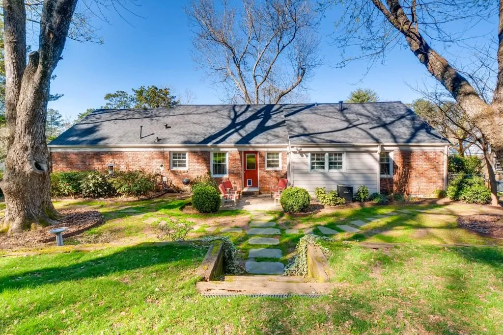 125 Chaseland Road, Sandy Springs, Georgia 30328, 3 Bedrooms Bedrooms, ,2 BathroomsBathrooms,Residential,Sold,125 Chaseland Road,5973353