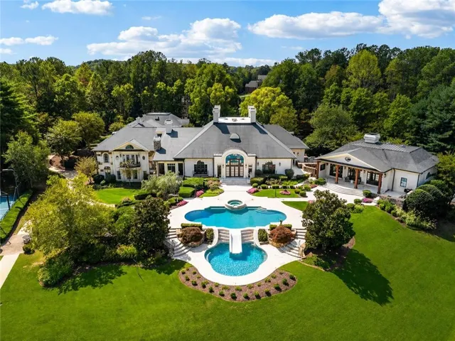 811 Hawks Nest Court, Ball Ground, Georgia 30107