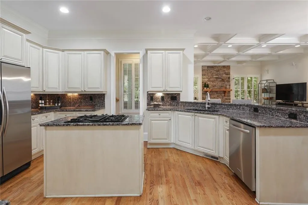 700 Lake Summit Drive, Atlanta, Georgia 30342, 6 Bedrooms Bedrooms, ,5 BathroomsBathrooms,Residential,Sold,700 Lake Summit Drive,6780965