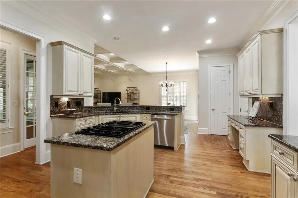 700 Lake Summit Drive, Atlanta, Georgia 30342, 6 Bedrooms Bedrooms, ,5 BathroomsBathrooms,Residential,Sold,700 Lake Summit Drive,6780965