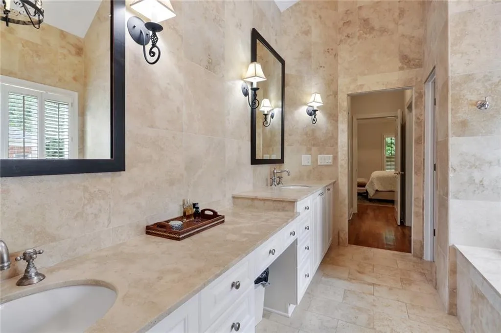 700 Lake Summit Drive, Atlanta, Georgia 30342, 6 Bedrooms Bedrooms, ,5 BathroomsBathrooms,Residential,Sold,700 Lake Summit Drive,6780965