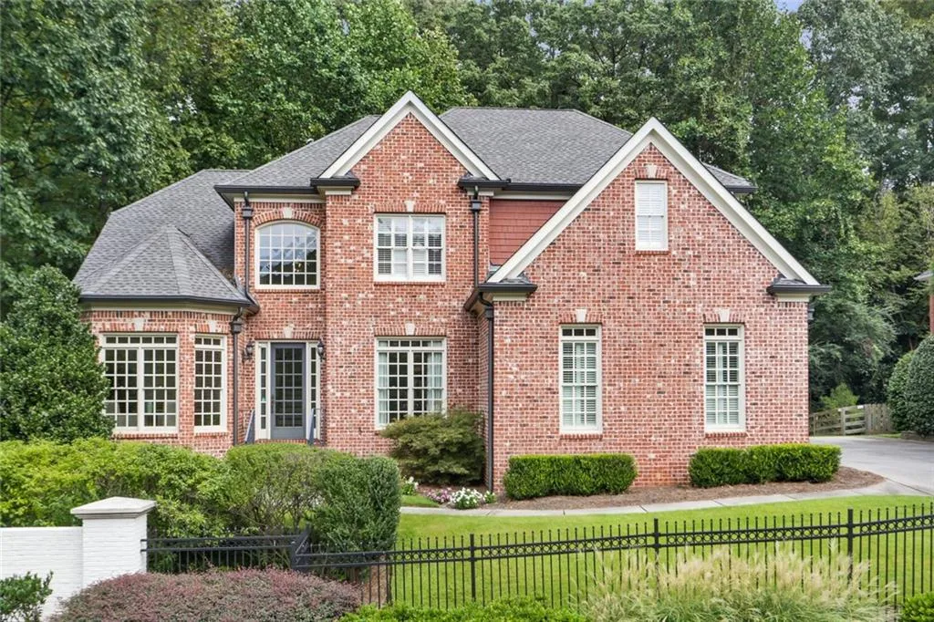 700 Lake Summit Drive, Atlanta, Georgia 30342, 6 Bedrooms Bedrooms, ,5 BathroomsBathrooms,Residential,Sold,700 Lake Summit Drive,6780965