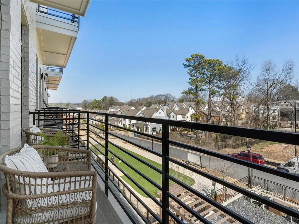 1289 Longreen Terrace Nw Unit 165, Atlanta, Georgia 30318, 2 Bedrooms Bedrooms, ,2 BathroomsBathrooms,Residential,For Sale,1289 Longreen Terrace Nw Unit 165,7618746