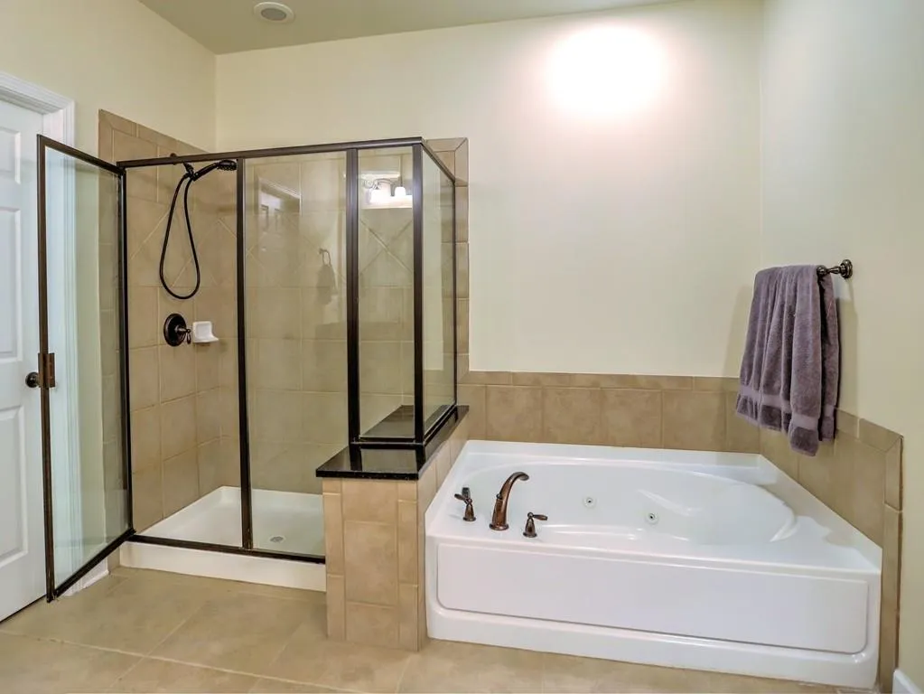 5525 Parkerton Lane Unit 74, Atlanta, Georgia 30342, 3 Bedrooms Bedrooms, ,3 BathroomsBathrooms,Residential,Sold,5525 Parkerton Lane Unit 74,6991719