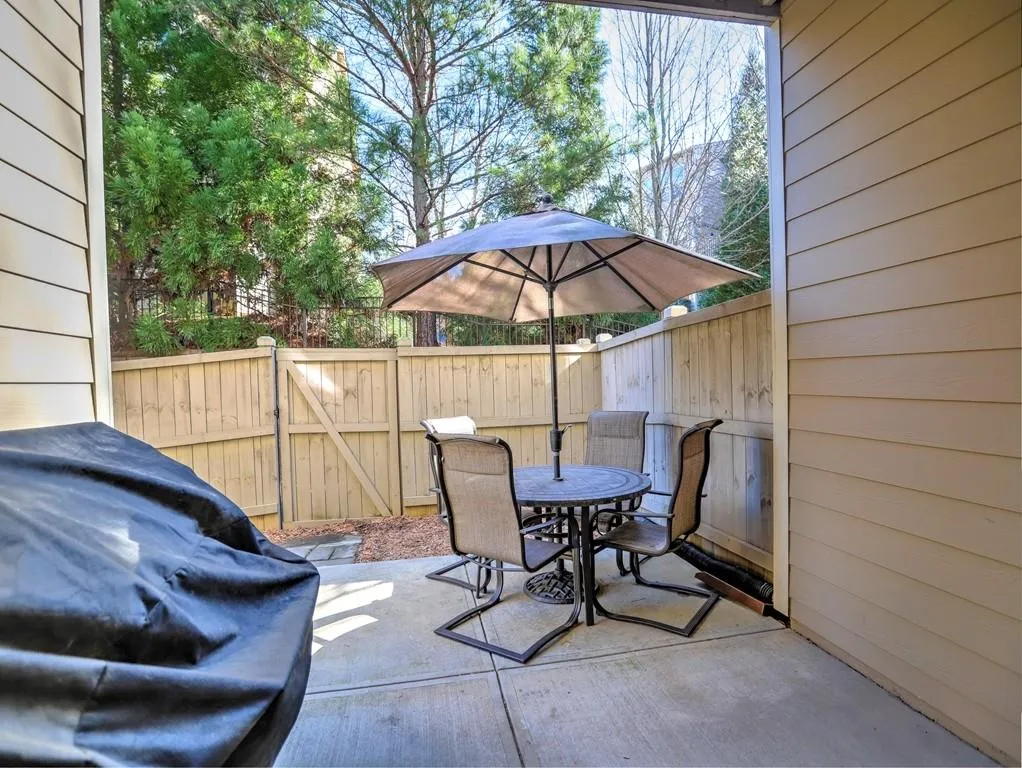 5525 Parkerton Lane Unit 74, Atlanta, Georgia 30342, 3 Bedrooms Bedrooms, ,3 BathroomsBathrooms,Residential,Sold,5525 Parkerton Lane Unit 74,6991719