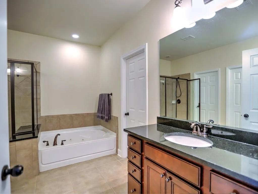 5525 Parkerton Lane Unit 74, Atlanta, Georgia 30342, 3 Bedrooms Bedrooms, ,3 BathroomsBathrooms,Residential,Sold,5525 Parkerton Lane Unit 74,6991719