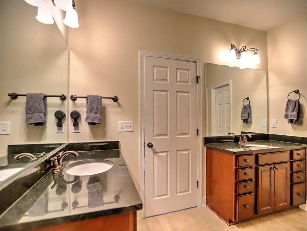 5525 Parkerton Lane Unit 74, Atlanta, Georgia 30342, 3 Bedrooms Bedrooms, ,3 BathroomsBathrooms,Residential,Sold,5525 Parkerton Lane Unit 74,6991719