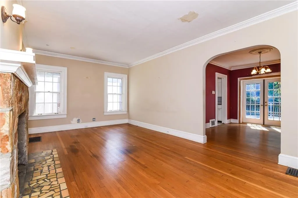 2867 Elliott Circle Ne, Atlanta, Georgia 30305, 2 Bedrooms Bedrooms, ,1 BathroomBathrooms,Residential,Sold,2867 Elliott Circle Ne,5848609