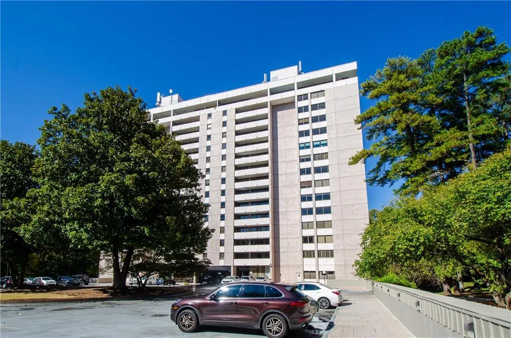 3530 Piedmont Road Ne Unit F5, Atlanta, Georgia 30305, 2 Bedrooms Bedrooms, 0 ,2 BathroomsBathrooms,Residential,Sold,3530 Piedmont Road Ne Unit F5,7697538