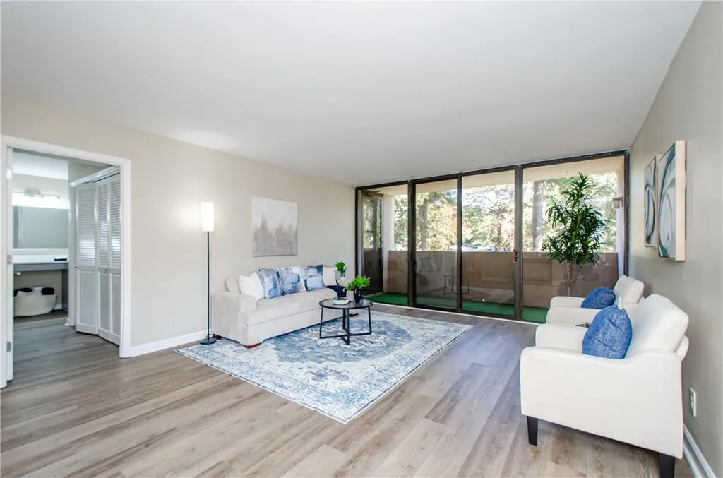 3530 Piedmont Road Ne Unit F5, Atlanta, Georgia 30305, 2 Bedrooms Bedrooms, 0 ,2 BathroomsBathrooms,Residential,Sold,3530 Piedmont Road Ne Unit F5,7697538
