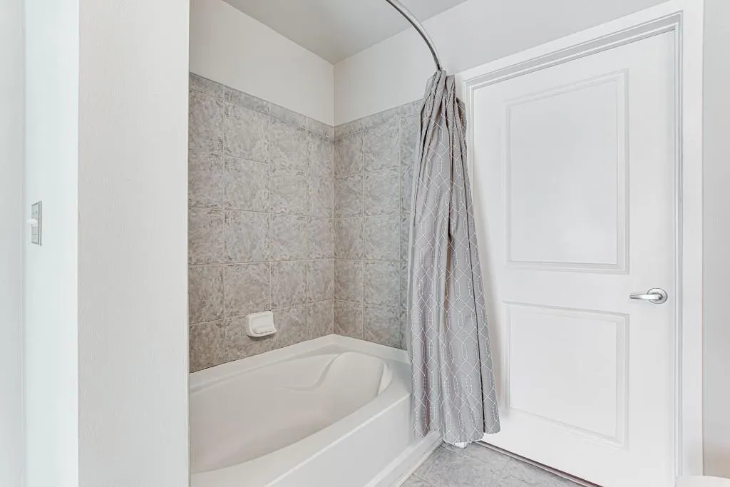 250 Pharr Road Unit 216, Atlanta, Georgia 30305, 1 Bedroom Bedrooms, ,1 BathroomBathrooms,Residential,For Sale,250 Pharr Road Unit 216,7637005