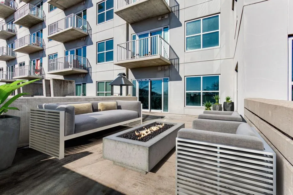 250 Pharr Road Unit 216, Atlanta, Georgia 30305, 1 Bedroom Bedrooms, ,1 BathroomBathrooms,Residential,For Sale,250 Pharr Road Unit 216,7637005