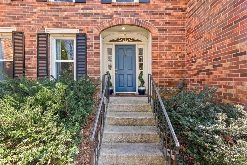 4 Queen Victoria Place Ne, Atlanta, Georgia 30342, 3 Bedrooms Bedrooms, 0 ,2 BathroomsBathrooms,Residential,For Sale,4 Queen Victoria Place Ne,7712348