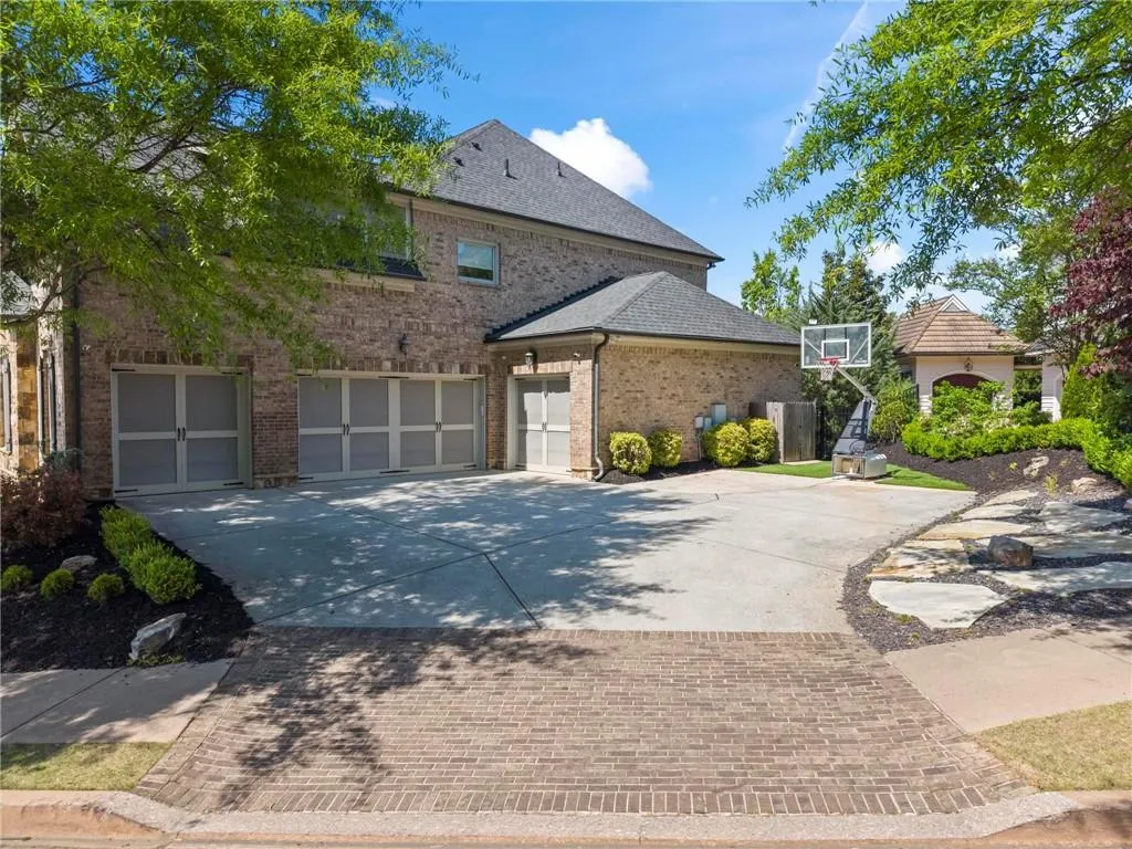 490 Belada Boulevard, Atlanta, Georgia 30342, 6 Bedrooms Bedrooms, ,6 BathroomsBathrooms,Residential,For Sale,490 Belada Boulevard,7753853