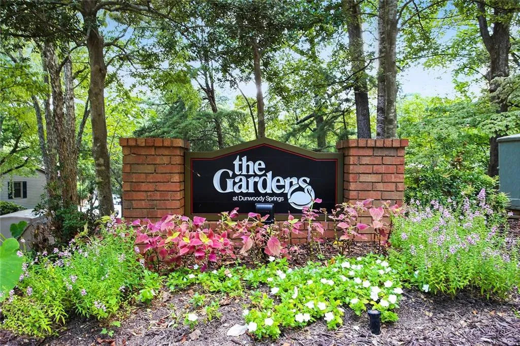 604 Garden Court, Sandy Springs, Georgia 30328, 3 Bedrooms Bedrooms, ,2 BathroomsBathrooms,Residential,Sold,604 Garden Court,6605522