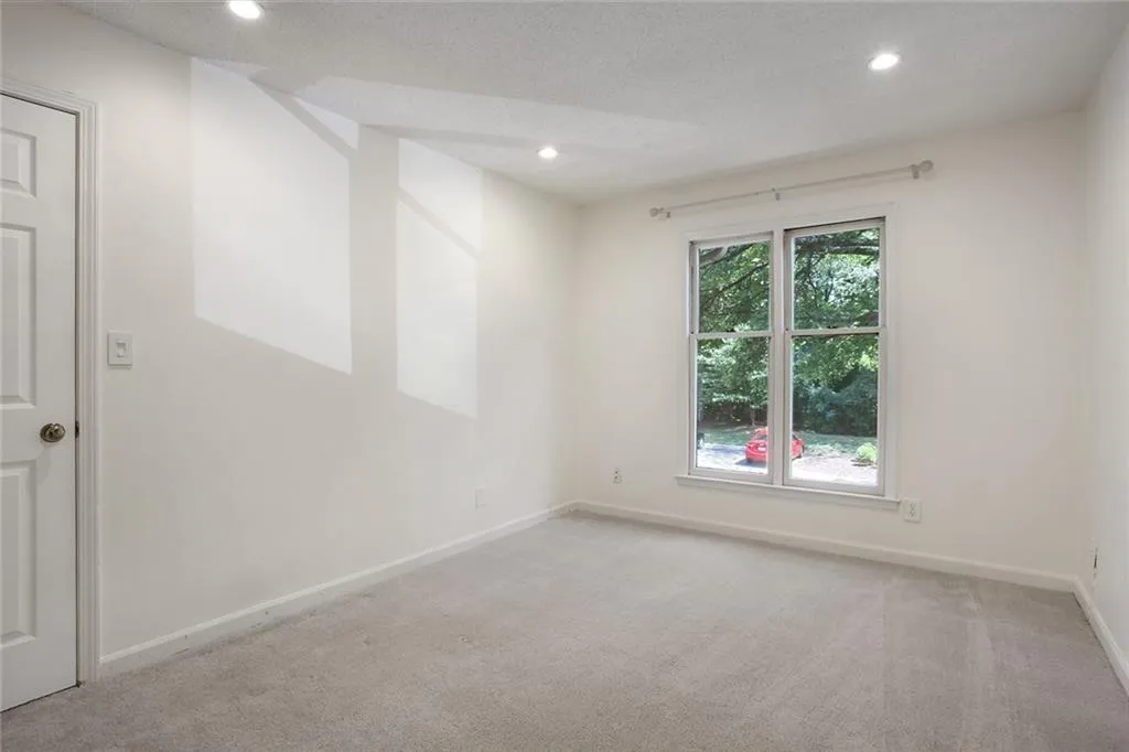 604 Garden Court, Sandy Springs, Georgia 30328, 3 Bedrooms Bedrooms, ,2 BathroomsBathrooms,Residential,Sold,604 Garden Court,6605522