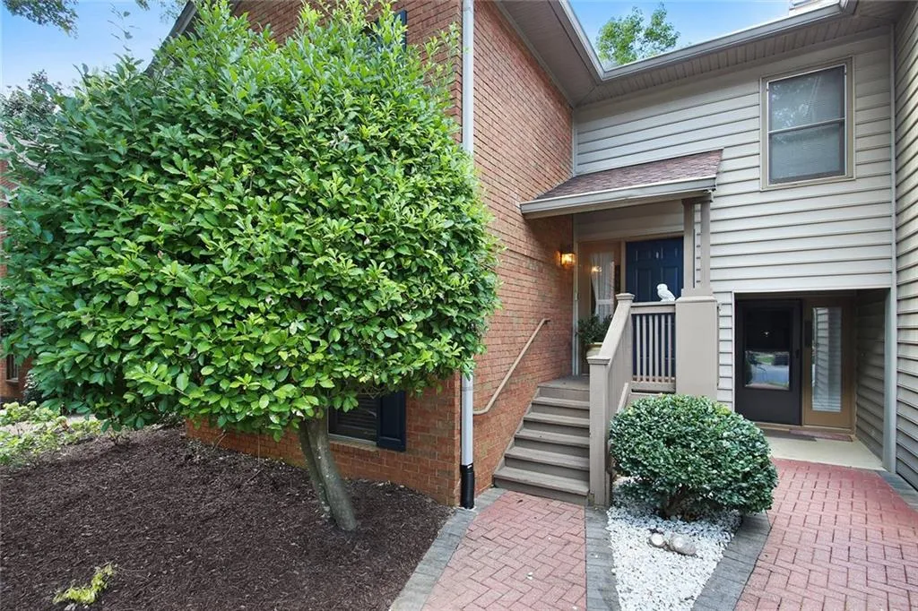604 Garden Court, Sandy Springs, Georgia 30328, 3 Bedrooms Bedrooms, ,2 BathroomsBathrooms,Residential,Sold,604 Garden Court,6605522