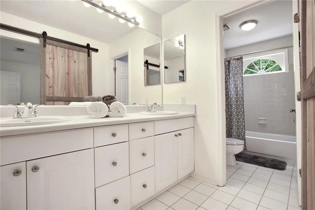 604 Garden Court, Sandy Springs, Georgia 30328, 3 Bedrooms Bedrooms, ,2 BathroomsBathrooms,Residential,Sold,604 Garden Court,6605522