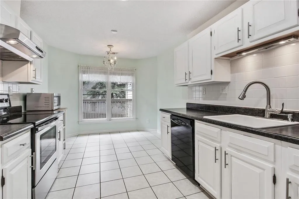 604 Garden Court, Sandy Springs, Georgia 30328, 3 Bedrooms Bedrooms, ,2 BathroomsBathrooms,Residential,Sold,604 Garden Court,6605522