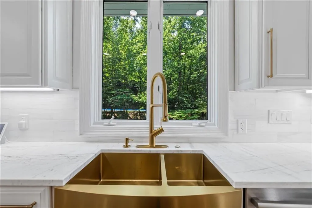 3946 Paces Ferry Road Nw, Atlanta, Georgia 30327, 5 Bedrooms Bedrooms, 0 ,7 BathroomsBathrooms,Residential,For Sale,3946 Paces Ferry Road Nw,7823978